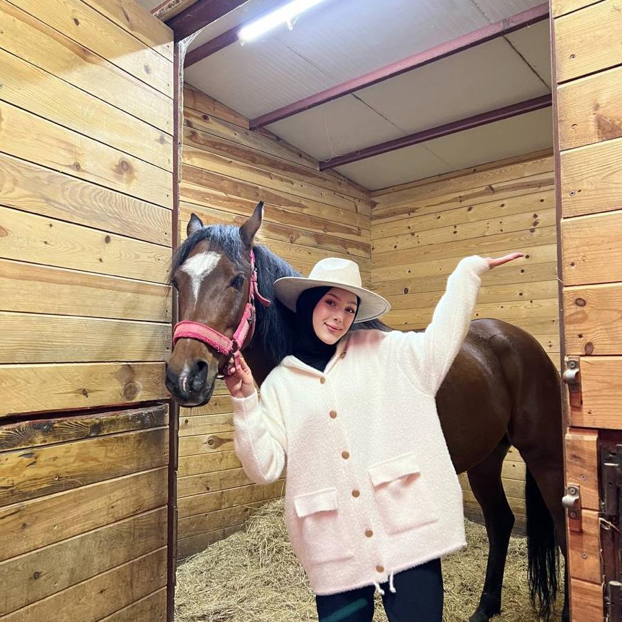 Kapüşon detaylı Angora hırka (ekru)