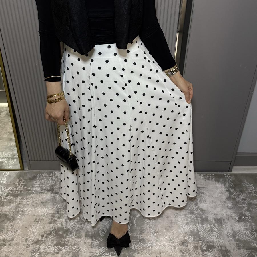 Puantiyeli etek/beyaz